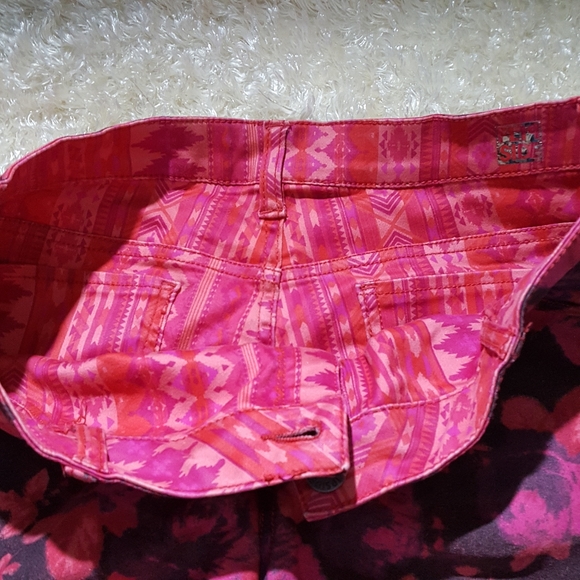 Flip Side Reversible Jeans Fuscia Floral/Aztec Skinny Jeans Size 13 (33x30) - Picture 5 of 15